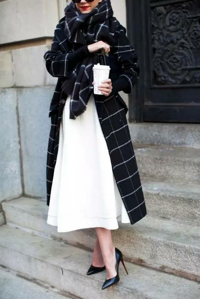 大衣+围巾=最保暖的时髦精！这才是这个冬天最in最实用的穿搭法！