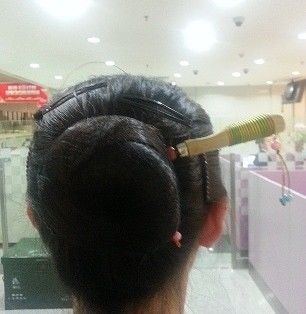 各位旅客请注意带上自己的行李,飞机场能不能带茶叶过安检