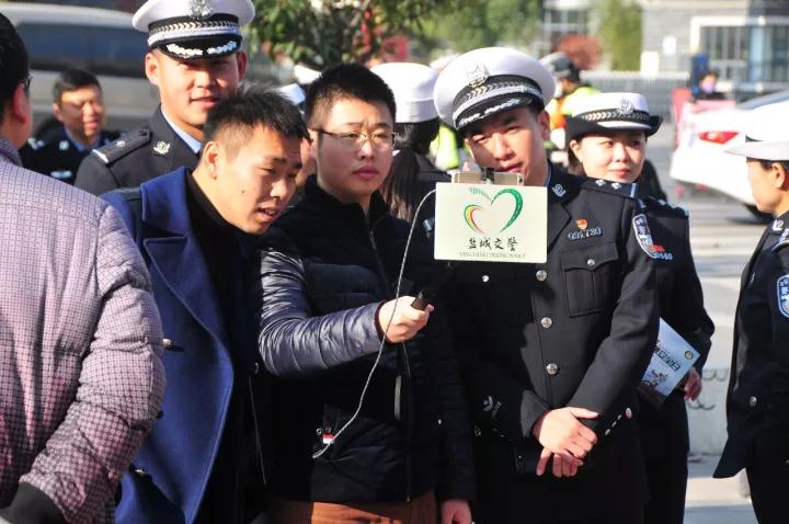 122全国文明交通安全日启动仪式,122全国交通安全日交警来到校园