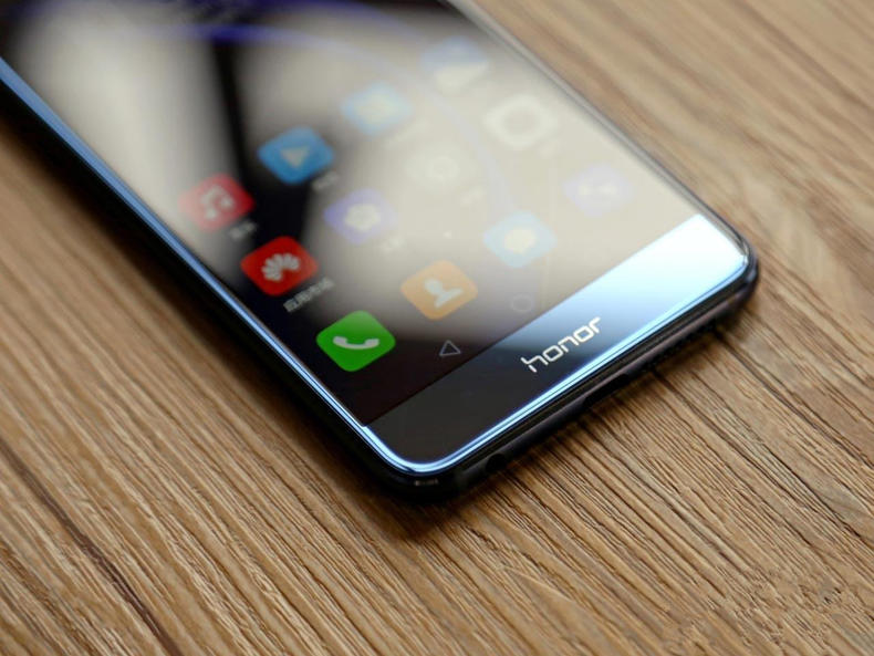 荣耀8值不值得买,荣耀8值得购买吗