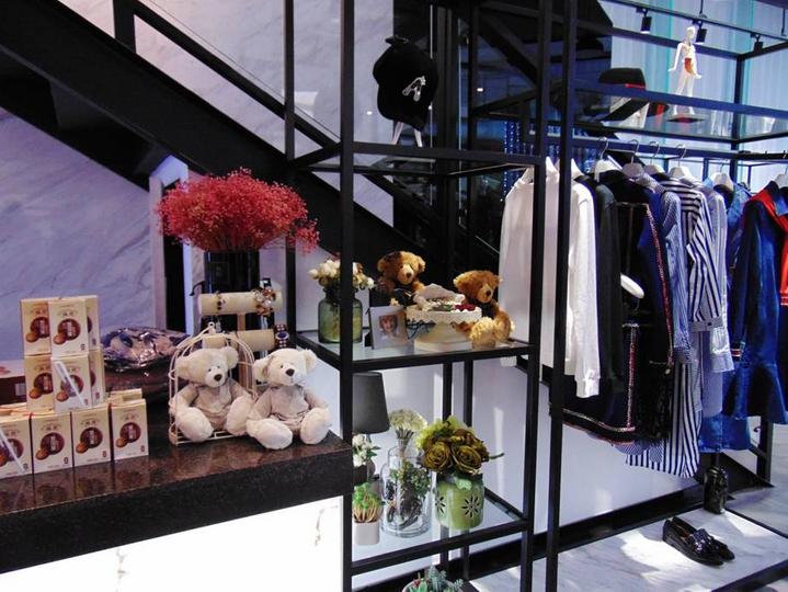 鍝堥噷鐜嬪瓙鑻变鸡瑗胯,鍝堥噷鐜嬪瓙瑗胯