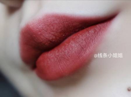 这10支铁锈红，让你白白白白成发光体！