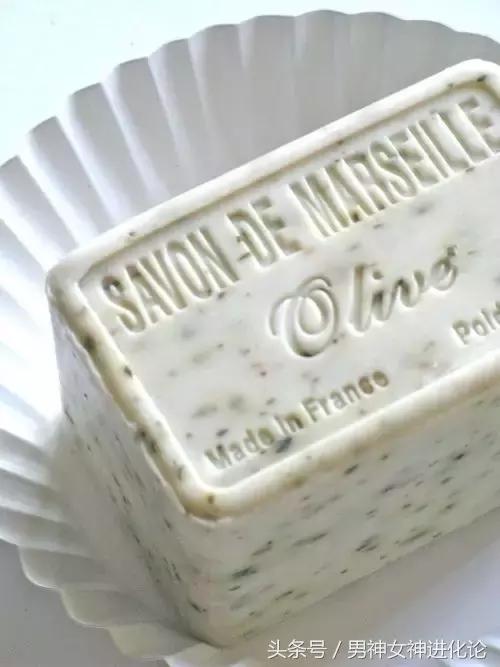 一招让小白鞋焕然一新,学会这三招新鞋不磨脚