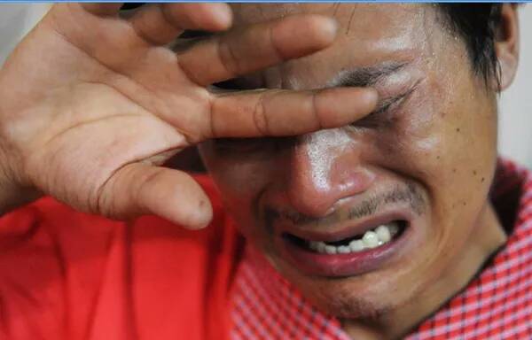 8个月宝宝手背突然很肿,11个月的宝宝手指突然红肿