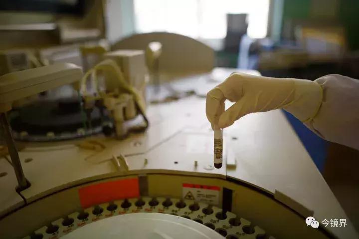 走近医护人员的日常,防治艾滋从年轻开始