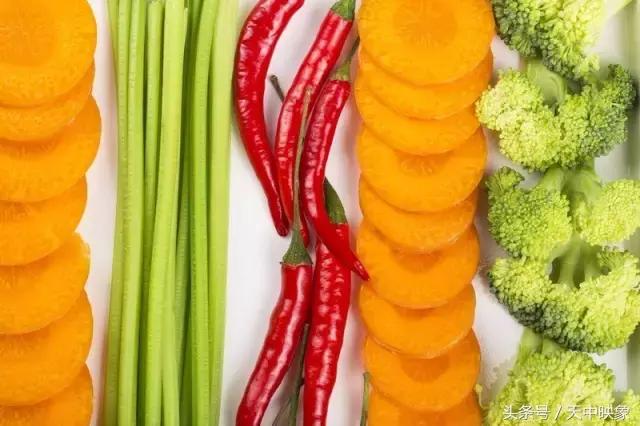 乱滴眼药水的危害,眼药水要怎么滴才是正确的方法