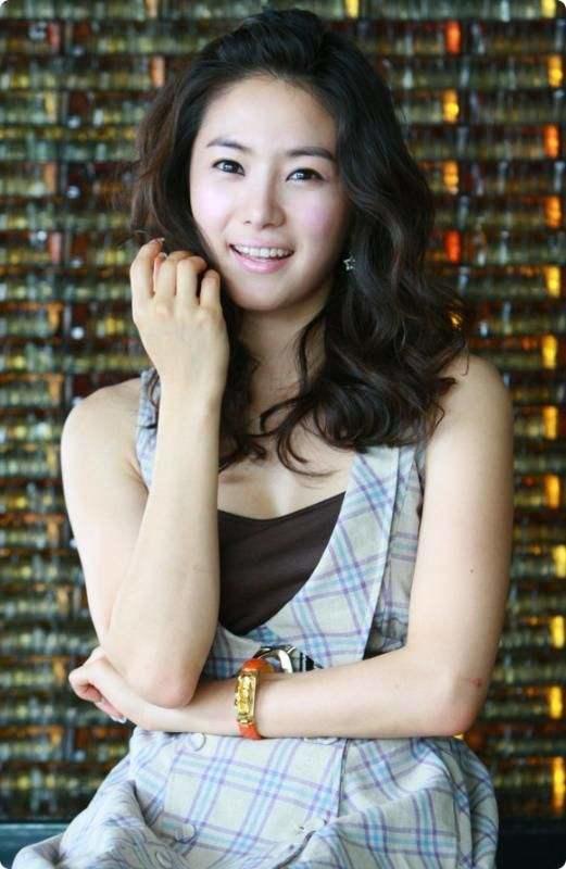 在韩国比宋慧乔人气还高的女星,曾碾压宋慧乔的韩国女神