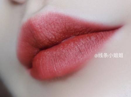 这10支铁锈红，让你白白白白成发光体！