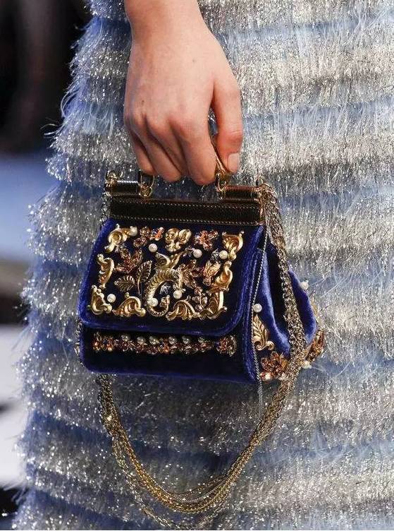 出门也能拎的包包,出门能装东西的包包