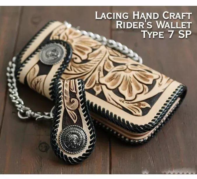 产品数量位居日本皮具界NO.1，这个画风不同的品牌文化糅合的结果