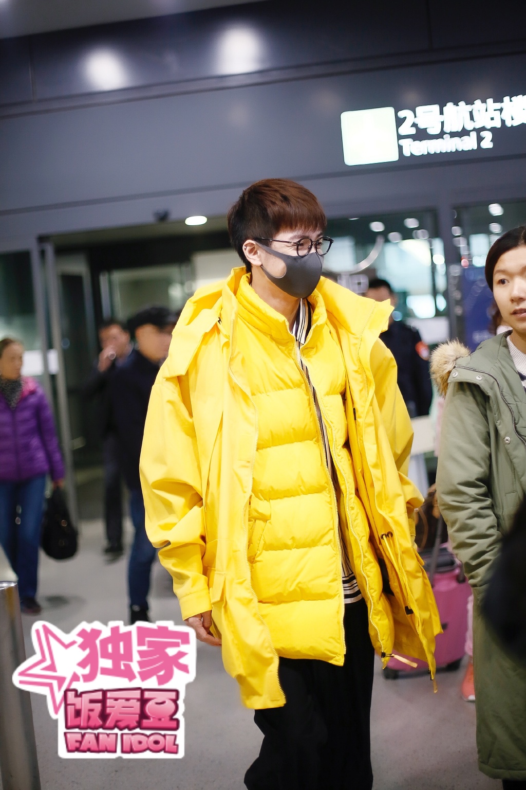 曾舜晞和粉丝挥手道别,曾舜晞和粉丝互动说话