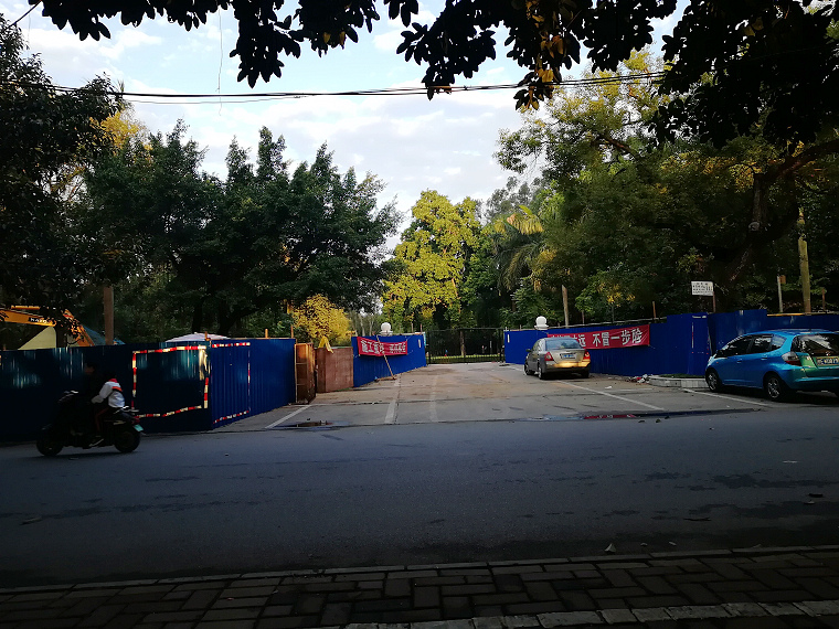 公园路商业街的铺面拆光了，批发行成为北海历史