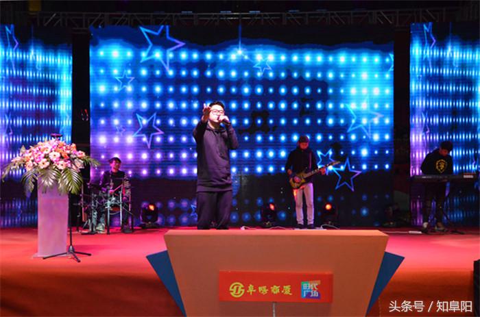 灯光璀璨点亮阜城，商厦时代广场举行摩登时代-圣诞亮灯仪式