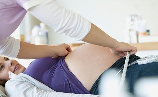 产妇产下6胞胎却遭丈夫抛弃,产妇生下宝宝后却没能抢救过来