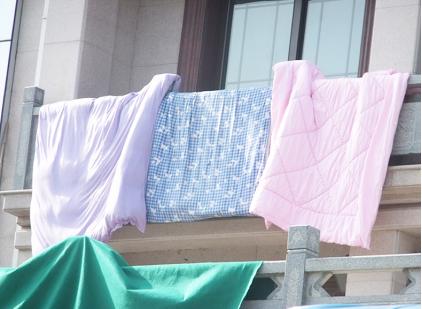 棉被发霉怎么洗得干净,冬天厚棉被盖了发臭脏了怎么办