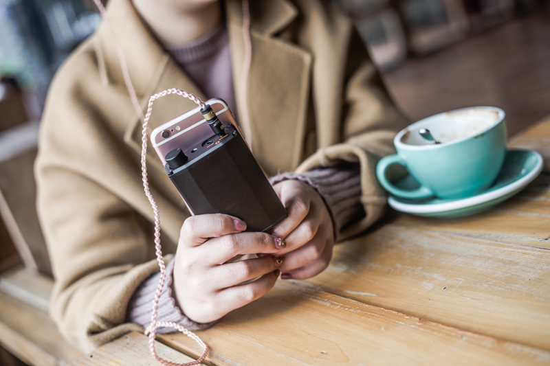 体验英伦之声,iFinanoiDSDBL解码耳放一体机评测