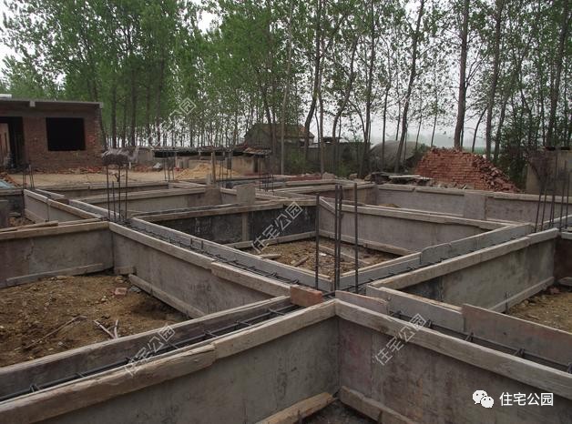 为什么红砖不如土砖,红砖为什么不能拿去盖房子