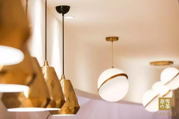 卖包包的茶来了，第1家在西单