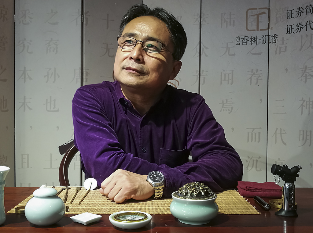 花间一缕魂,随风信邈邈——“闻香识海南”香烟缭绕余韵长