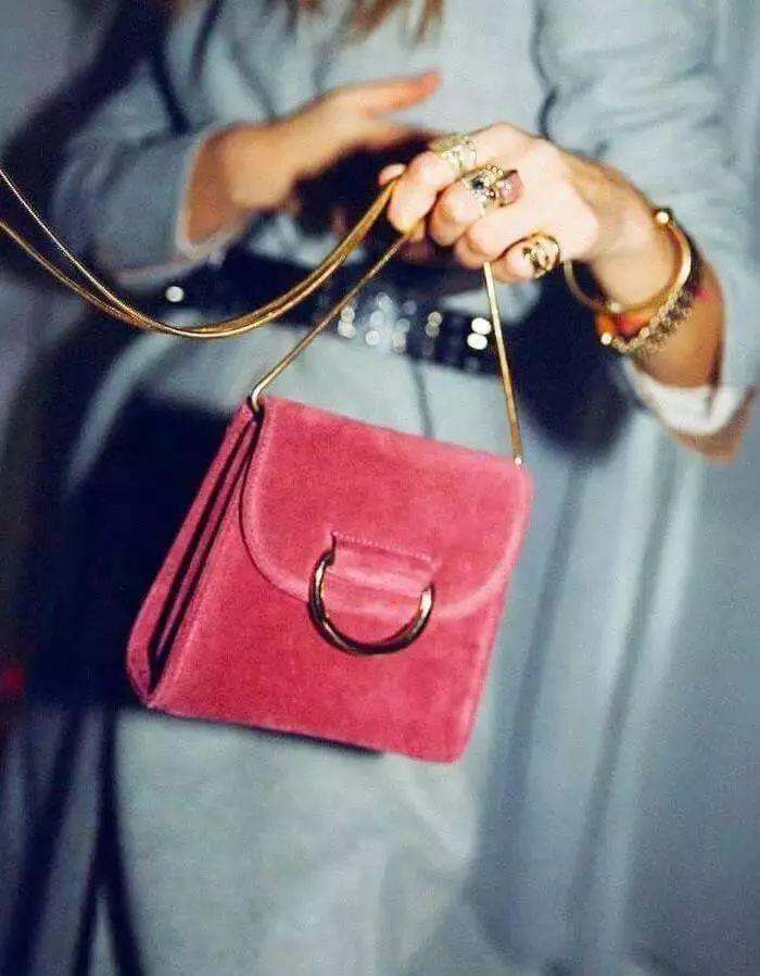 出门也能拎的包包,出门能装东西的包包