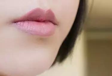 涂对口红,眼妆画成熊猫,也是伪素颜!