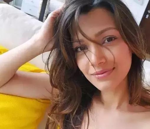 涂对口红,眼妆画成熊猫,也是伪素颜!