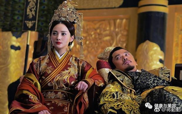 蒋勤勤甄嬛对比照,蒋勤勤和甄嬛隔空互动