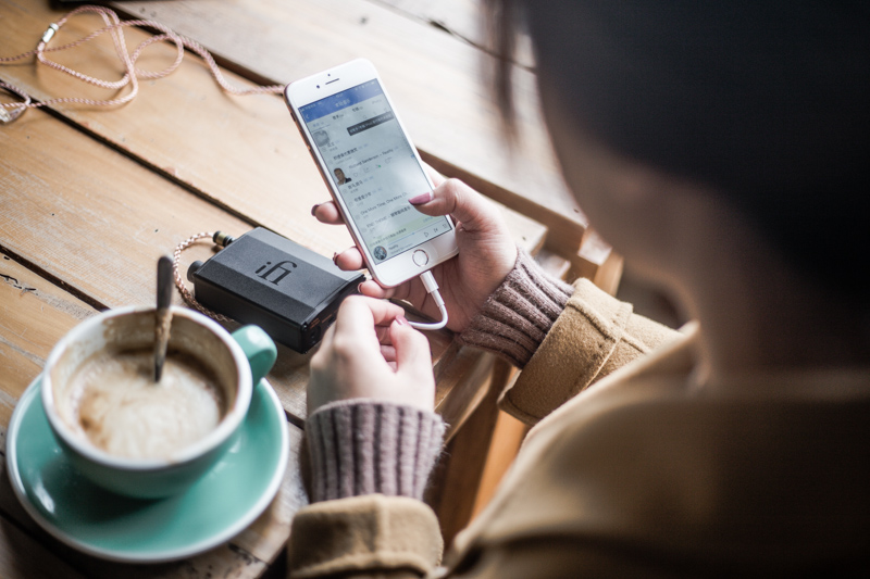 体验英伦之声,iFinanoiDSDBL解码耳放一体机评测