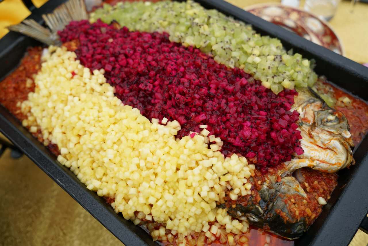 重庆美食之万州烤鱼,万州烤鱼第二届烤鱼节介绍