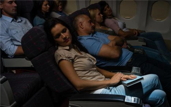 飞机预约座位选哪个座位比较好,飞机哪个座位比较舒适