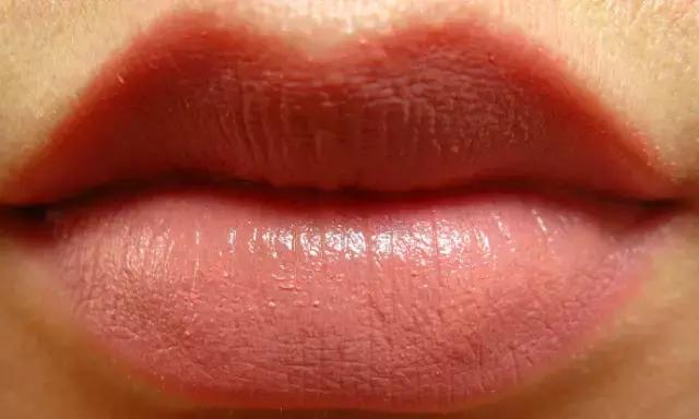 涂对口红,眼妆画成熊猫,也是伪素颜!