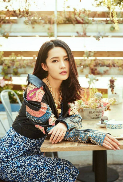 赵丽颖皮衣怎么搭配,赵丽颖大波浪造型皮衣