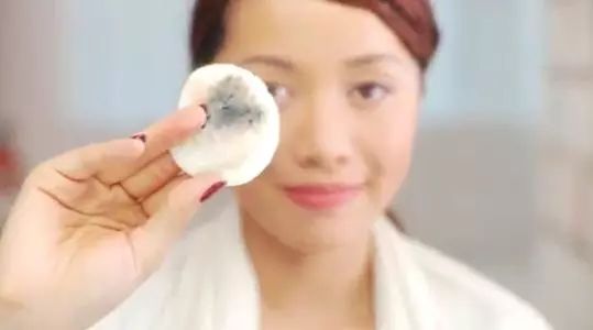 眼霜脂肪粒会自动消失吗,用眼霜长脂肪粒怎么办要怎么处理