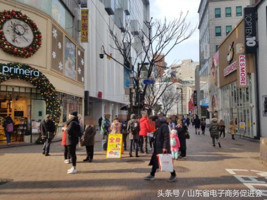 中国游客在韩国露宿排队买化妆品,韩媒评价免税店化妆品