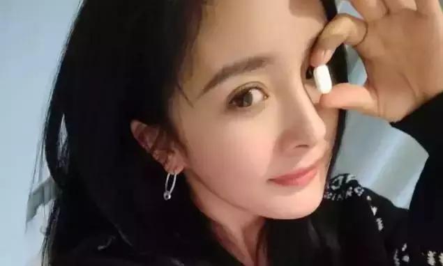 涂对口红,眼妆画成熊猫,也是伪素颜!