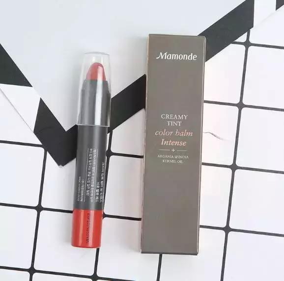 涂对口红,眼妆画成熊猫,也是伪素颜!