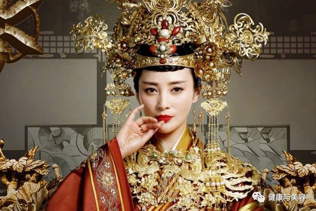 蒋勤勤甄嬛对比照,蒋勤勤和甄嬛隔空互动