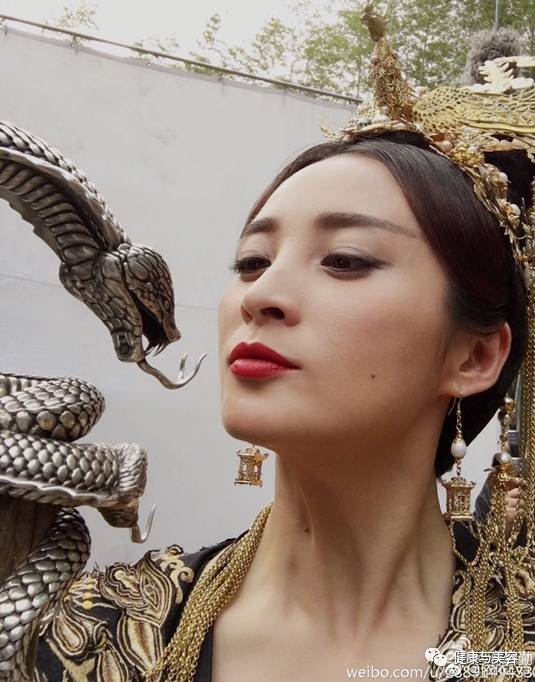 蒋勤勤甄嬛对比照,蒋勤勤和甄嬛隔空互动