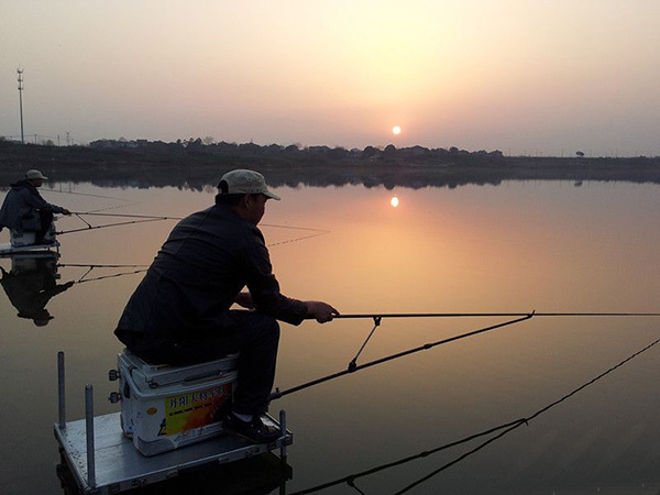 他做的鱼标，每个台钓人都想要！