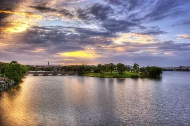 最成功的文旅小镇,只一眼就让你爱上一座城市