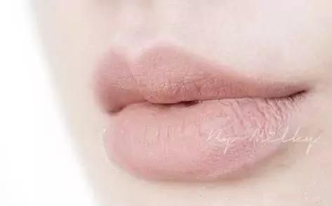 涂对口红,眼妆画成熊猫,也是伪素颜!