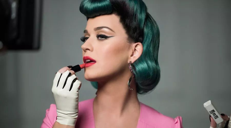 口红怎么涂不沾杯不掉色,涂口红怎么不会沾杯