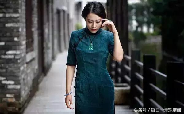 翡翠洗澡可以戴吗,翡翠怕水吗可以戴着洗澡吗