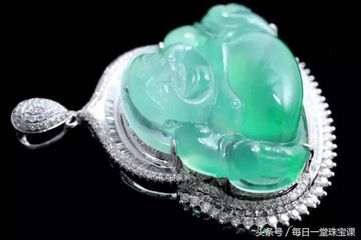 翡翠洗澡可以戴吗,翡翠怕水吗可以戴着洗澡吗