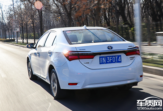 卡罗拉双擎天青石2019款试驾,家用车之最佳选择卡罗拉双擎