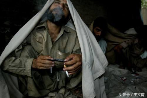 吸毒会让我们陷入什么的泥潭,吸毒变行尸走肉