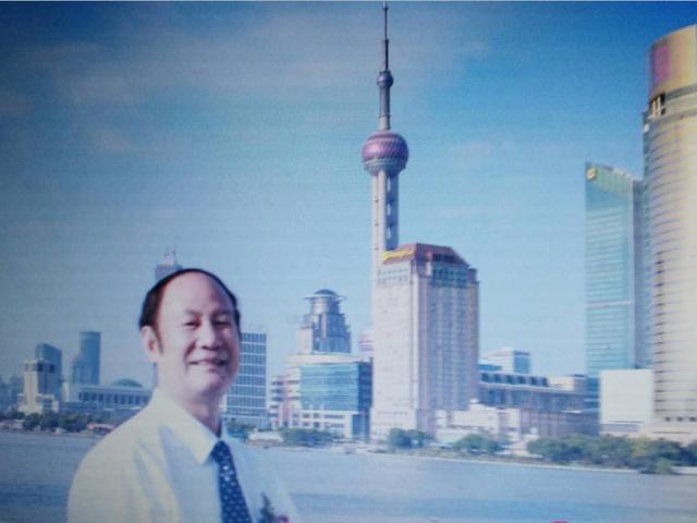 一曲求索、控诉和追问的哀歌，一部人类灵魂生活和精神追求的挽歌