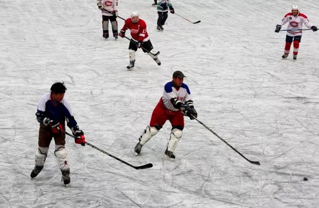 在寒冷的冬天有哪些取暖的方法,在寒冷的冬季运动应注意什么