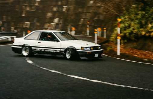 《头文字D》AE86很受年轻人喜欢，丰田汽车公司为什么不生产呢？