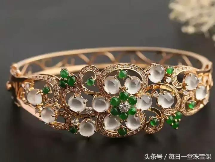 翡翠洗澡可以戴吗,翡翠怕水吗可以戴着洗澡吗